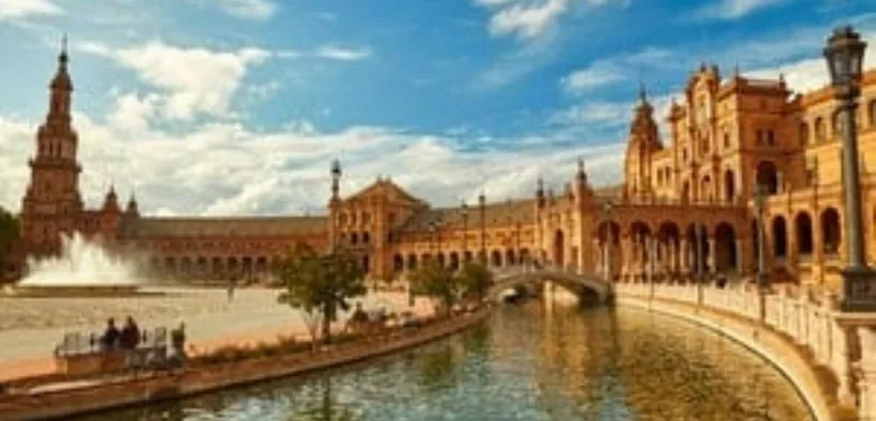 The Plaza de España in Seville under a bright blue sky